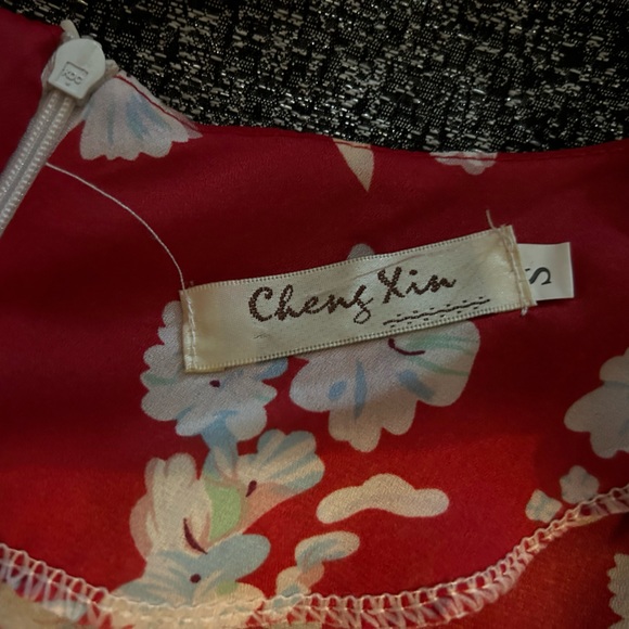 Cheng xin red with beige flowers it’s a shorts jumper not dress - Picture 2 of 8